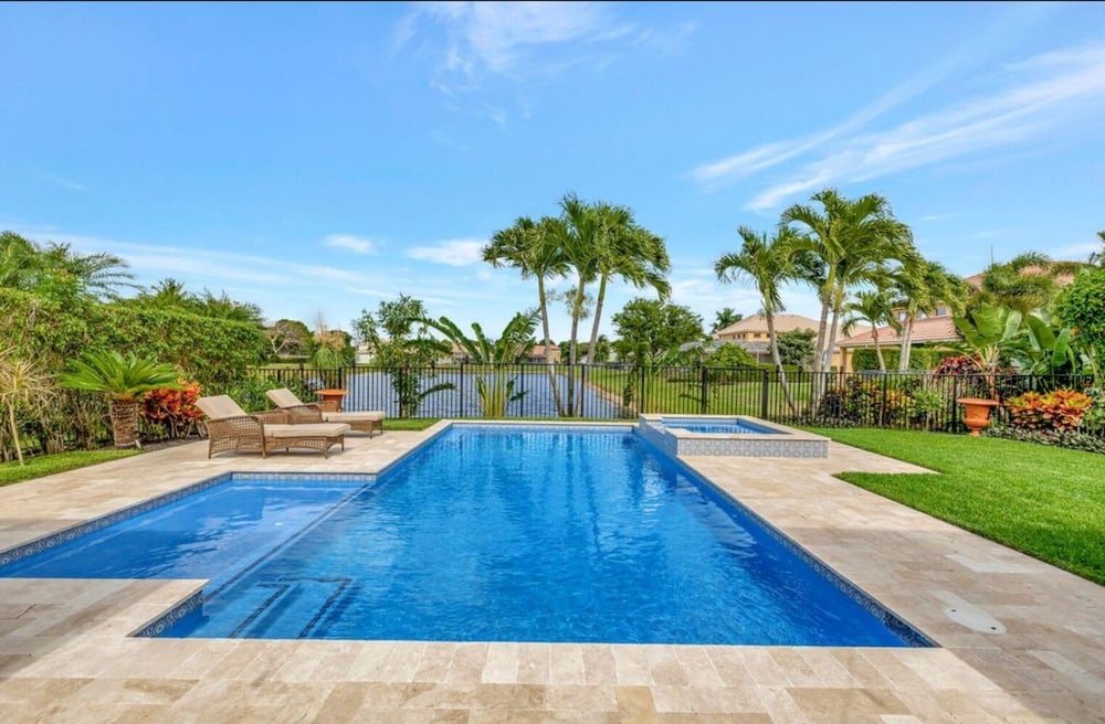 Pool with Azure gemstone quartz finish