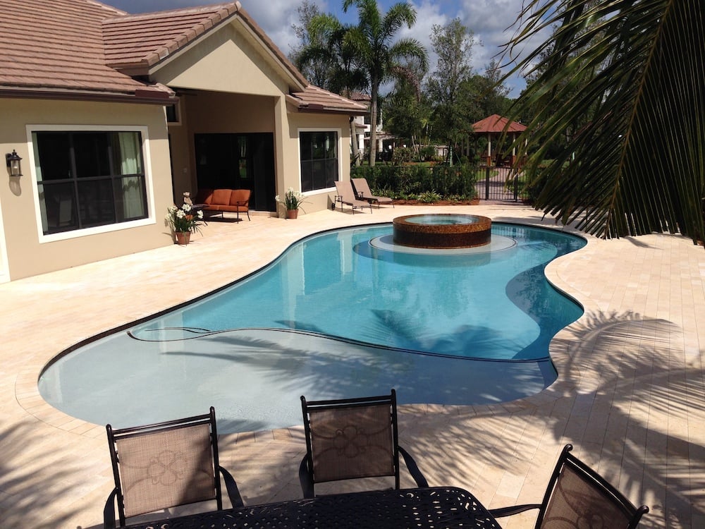 Pool construction - free form shapes