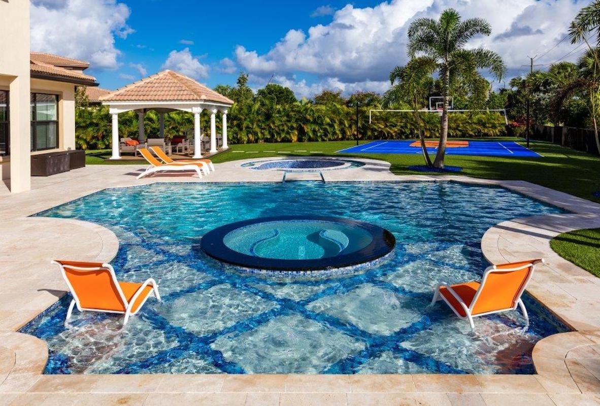 Award-winning custom gunite pool by Fountain Blue Pools